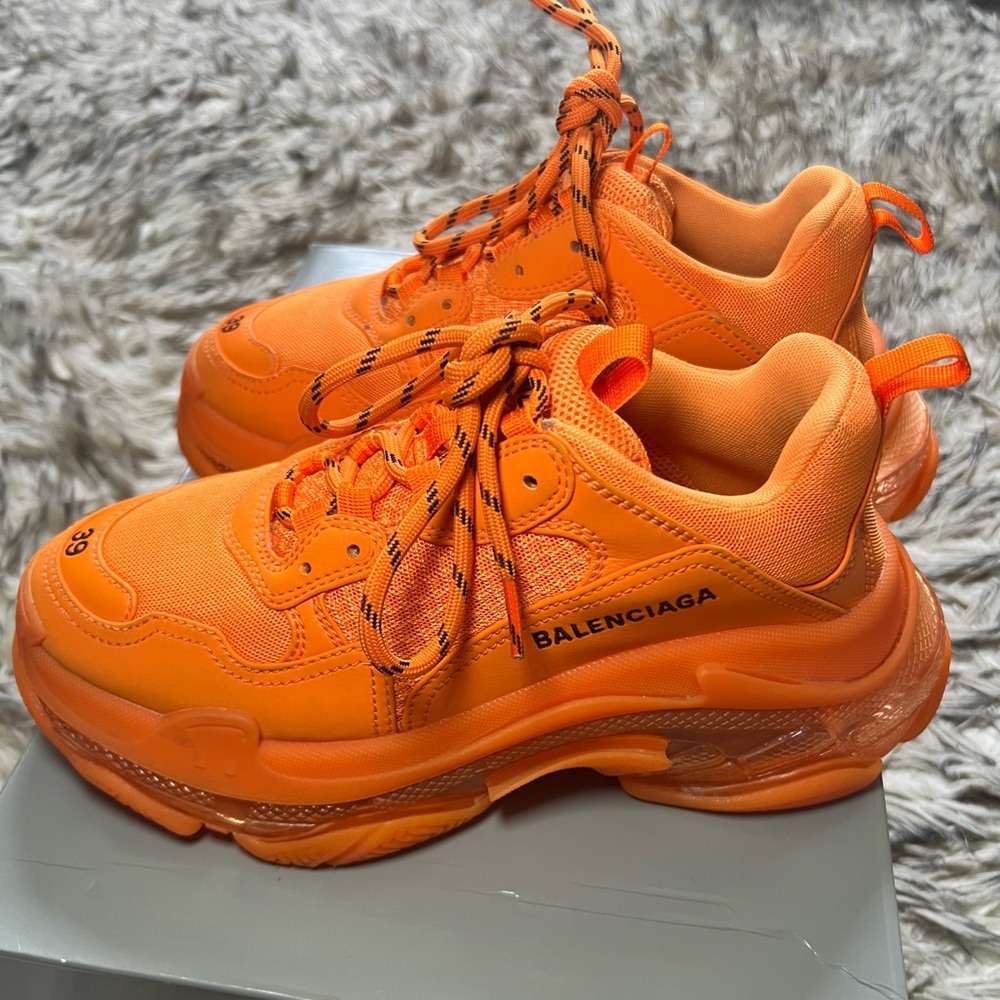 BALENCIAGA TRIPLE S SIZE EUR 39 (US 8.5)